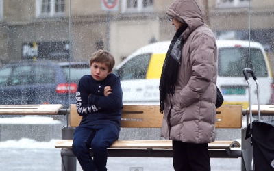 What Happens When Total Strangers See a Shivering Child