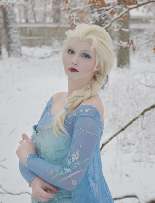 This 16 Year Old’s Elsa Costume Will Blow You Away