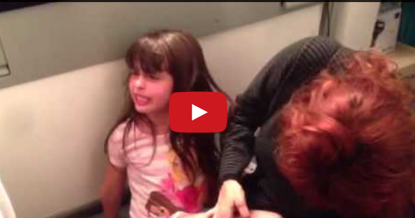 Little Girl Endures Splinter Removal By Singing Dramatic & Hilarious Rendition of “Frozen” Song