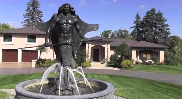 The Statue Out Front is Weird, But You Won’t Believe What’s Inside This Bizarre House – and It’s For Sale!